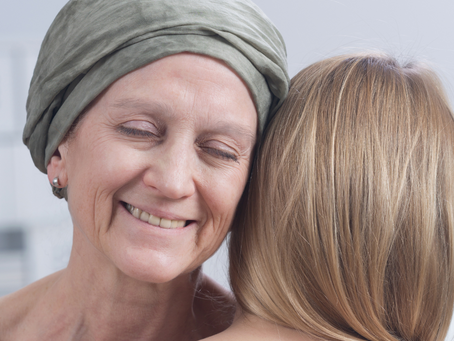 La vida con cáncer no es un camino solitario; es una travesía que se recorre paso a paso, día a día, con altibajos, pero siempre con la esperanza como faro y el cariño como escudo.