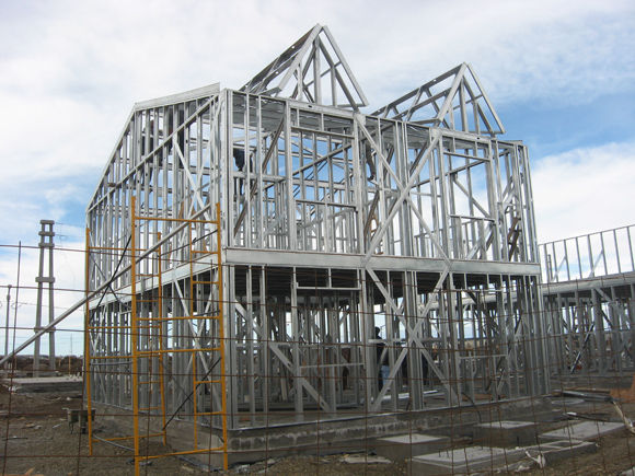 Rapidez y limpieza, Steel Frame