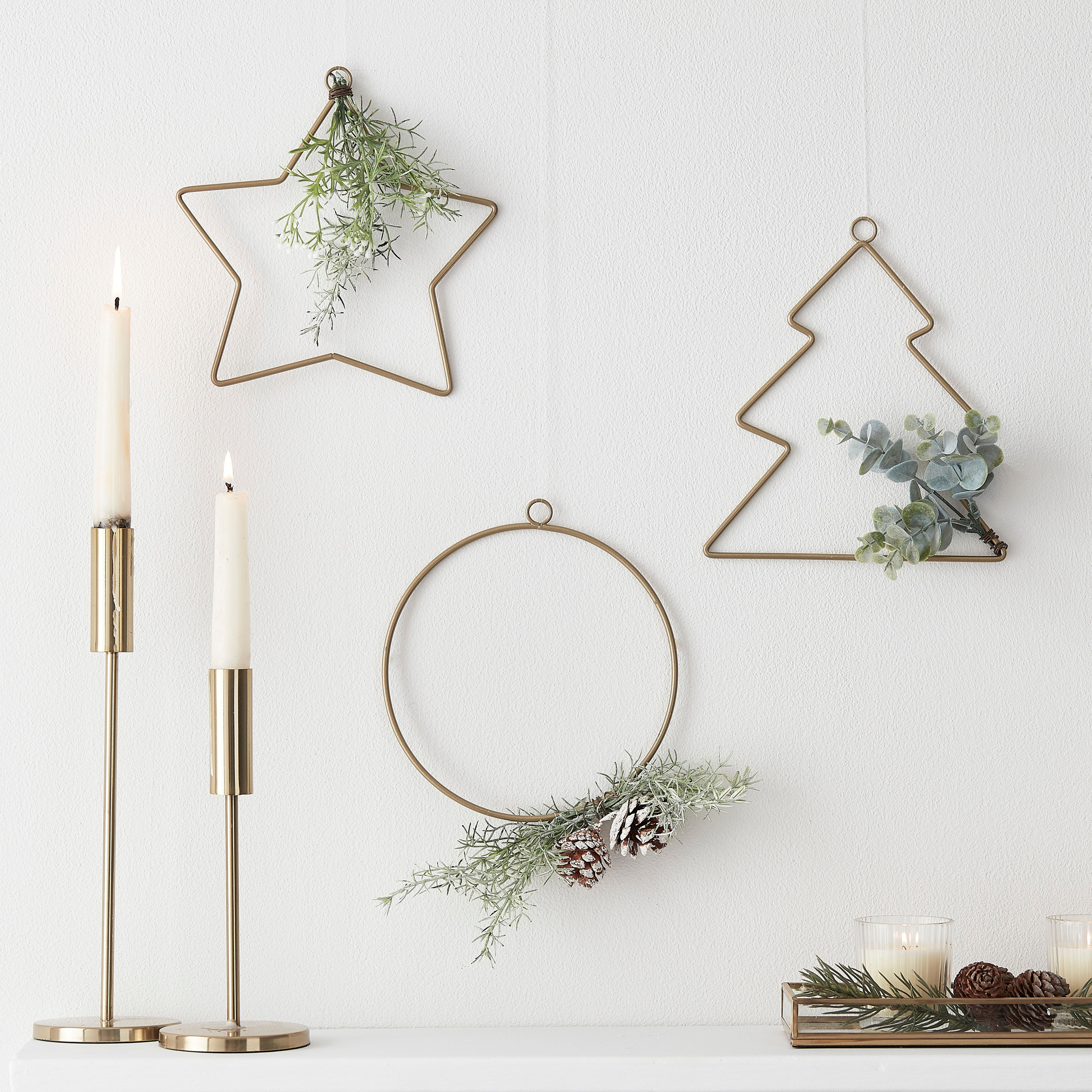 Hanging Christmas Hoop Decorations & Foliage