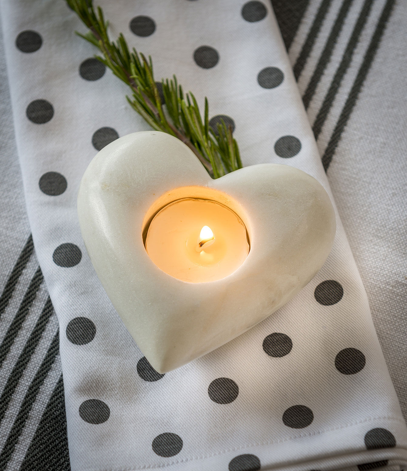 White Marble Heart T-Light Holder