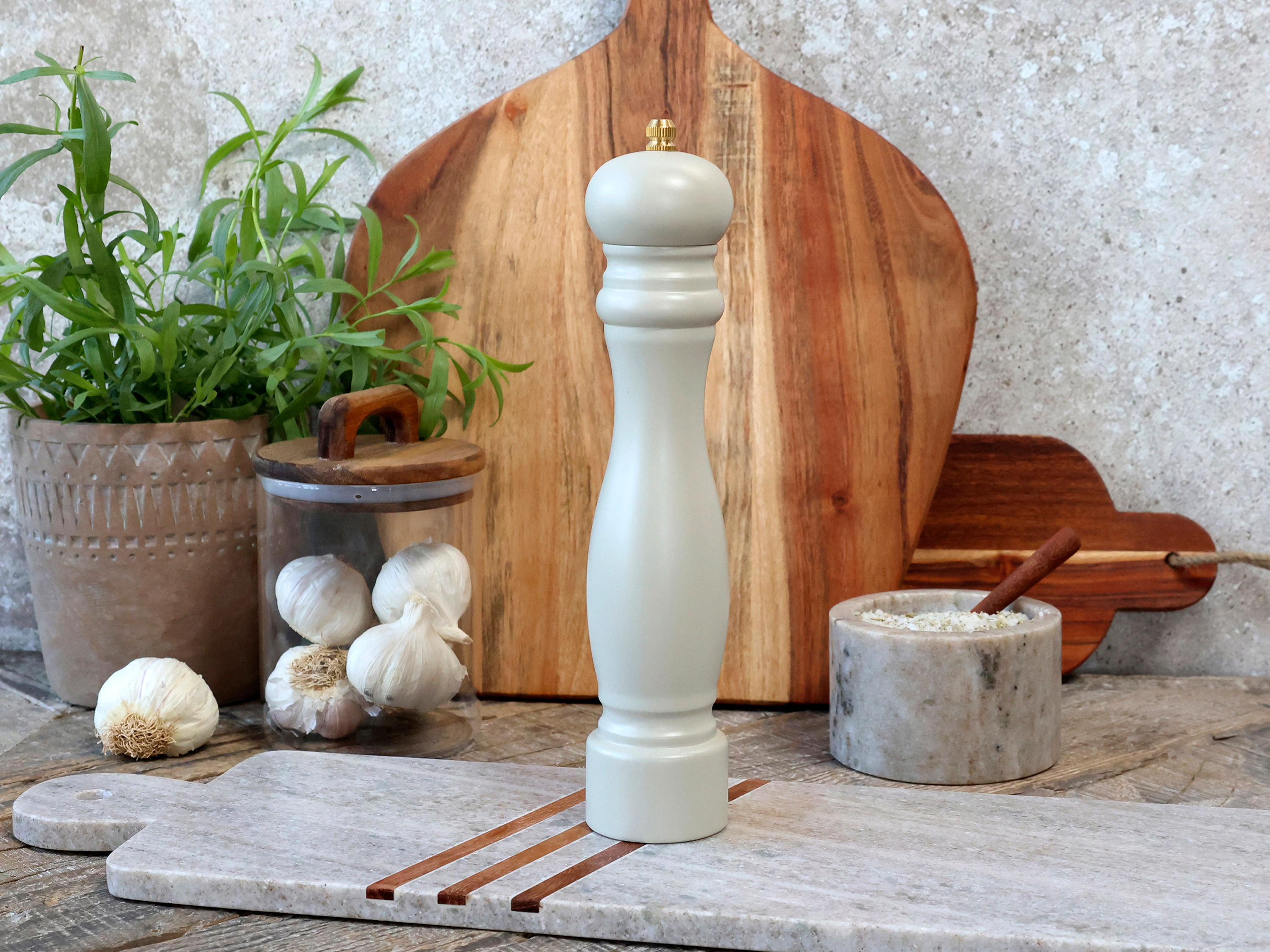 Salt/Pepper Mill in Cream or Latte