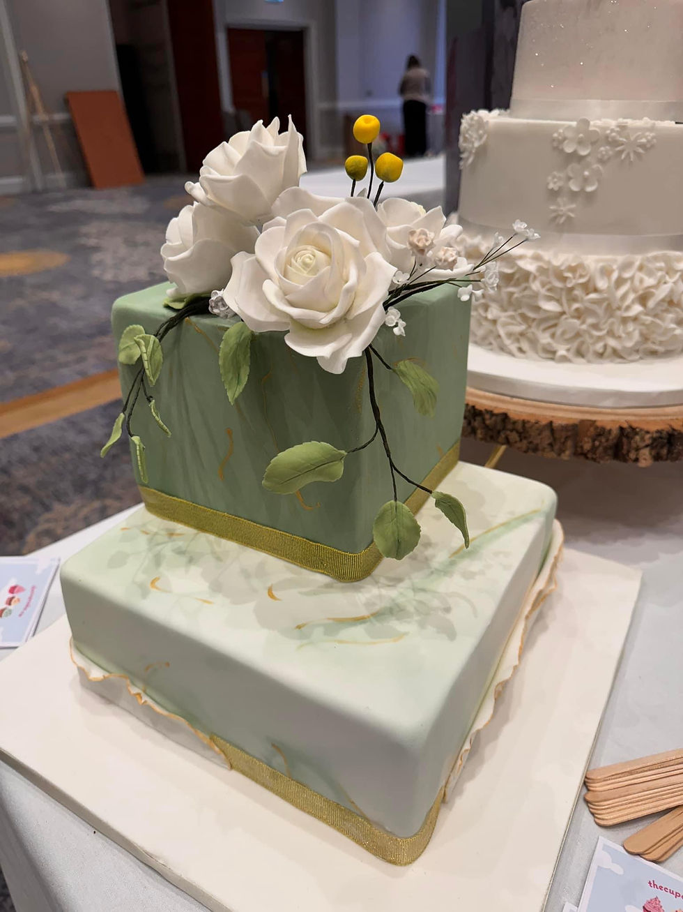 bepoke & elegant wedding cakes