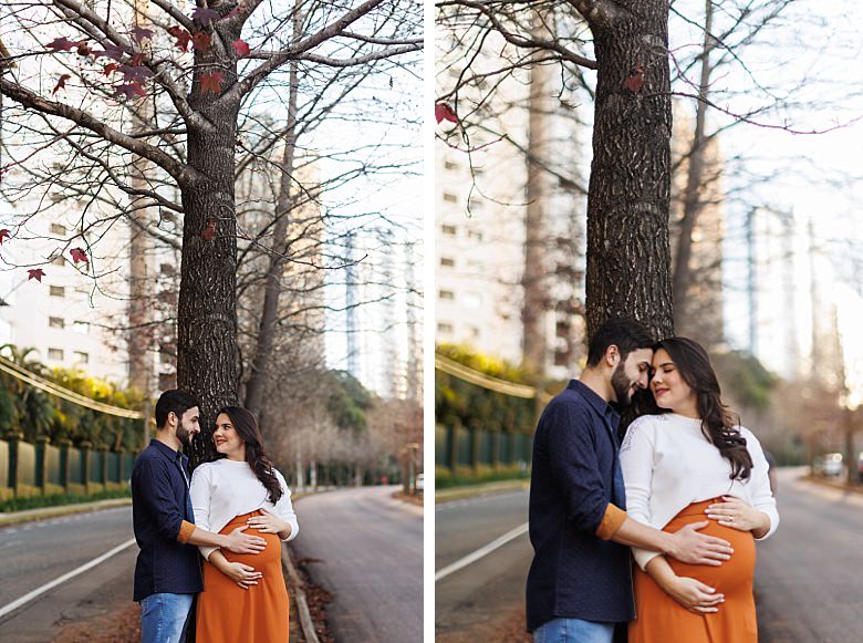 Gestante ao pôr do sol posando para ensaio fotográfico de gestante