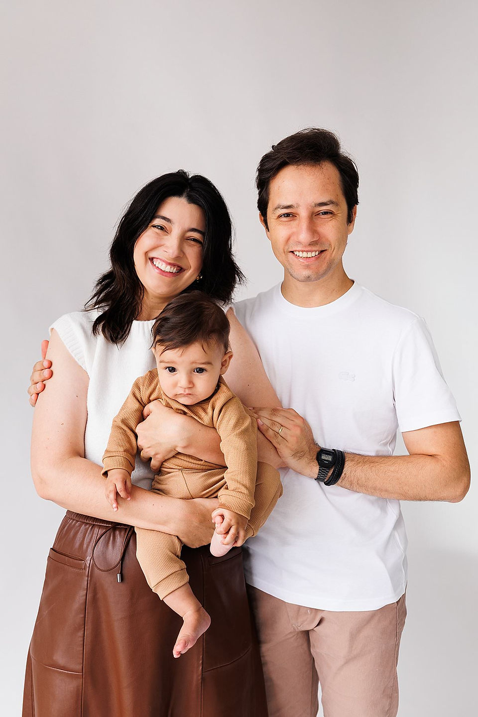 Ensaio de familia em estudio com luz natural em Curitiba