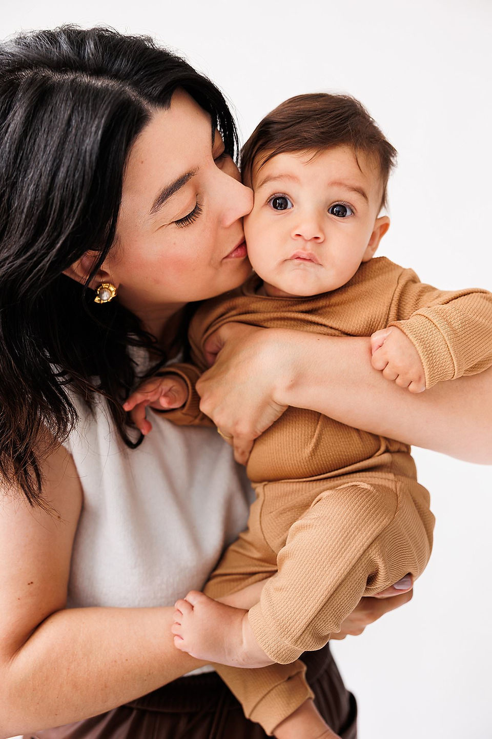 Ensaio de familia em estudio com luz natural em Curitiba