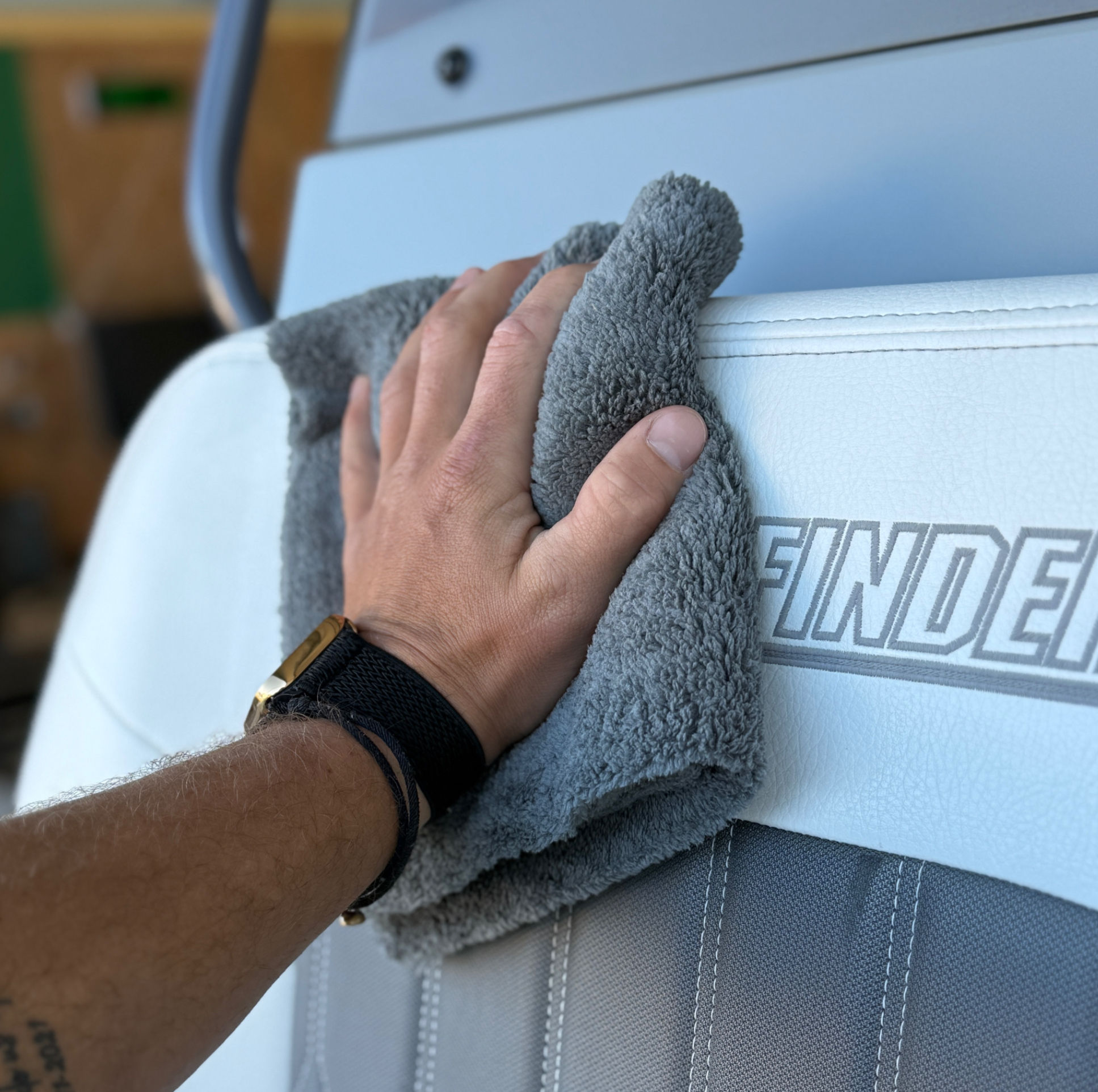 EDGELESS MICROFIBER TOWELL