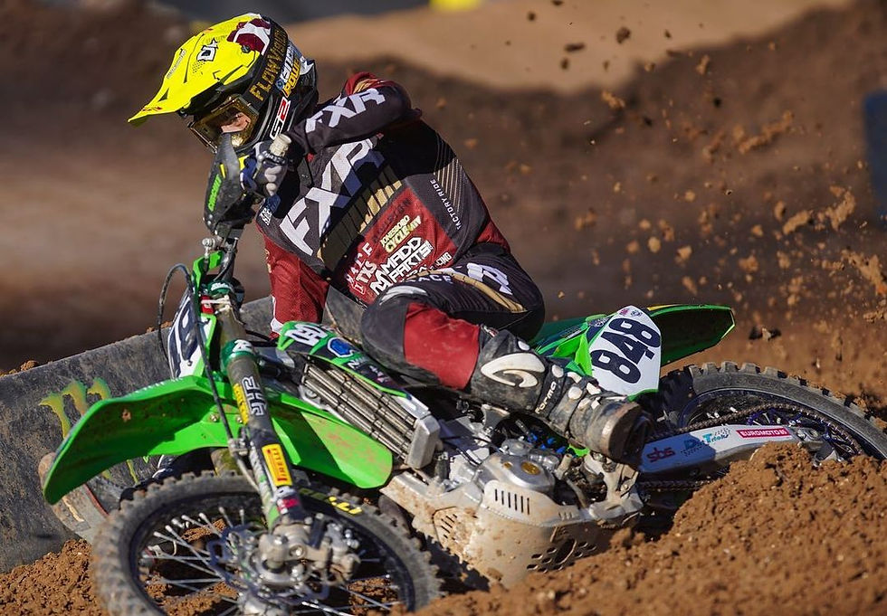 Joan Cros se va al suelo durante la LCQ en Orlando 2 