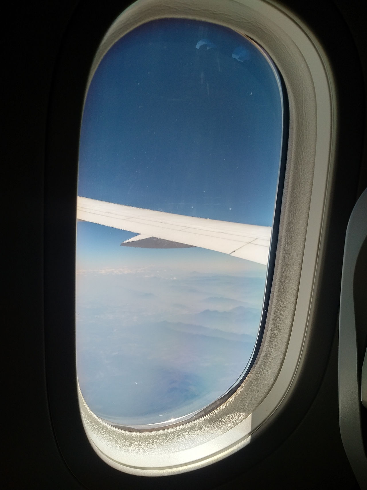 Thomson 787 Dreamliner window