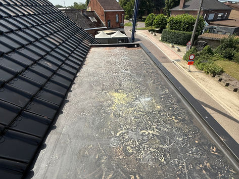 Kapel geïsoleerd 10cm, bosscover EPDM volledig verlijmd.