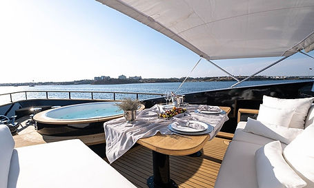 Luxury Yacht Charter - Motoryacht - Superyacht Harun - Aft Deck
