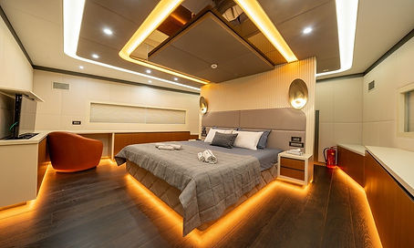 High Deluxe Yacht - Motorsailer - Master Cabin