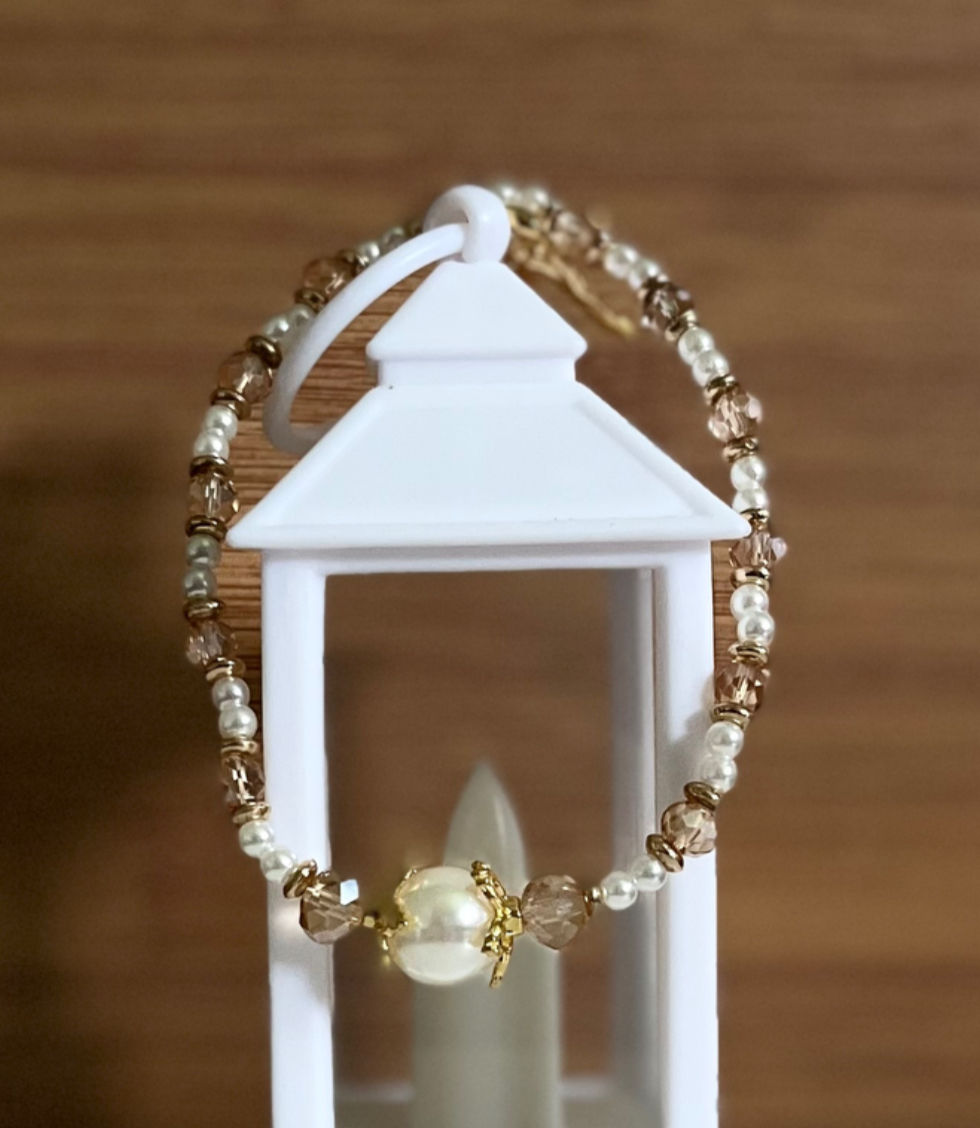 Thumbnail: White & Gold Beaded Bracelet