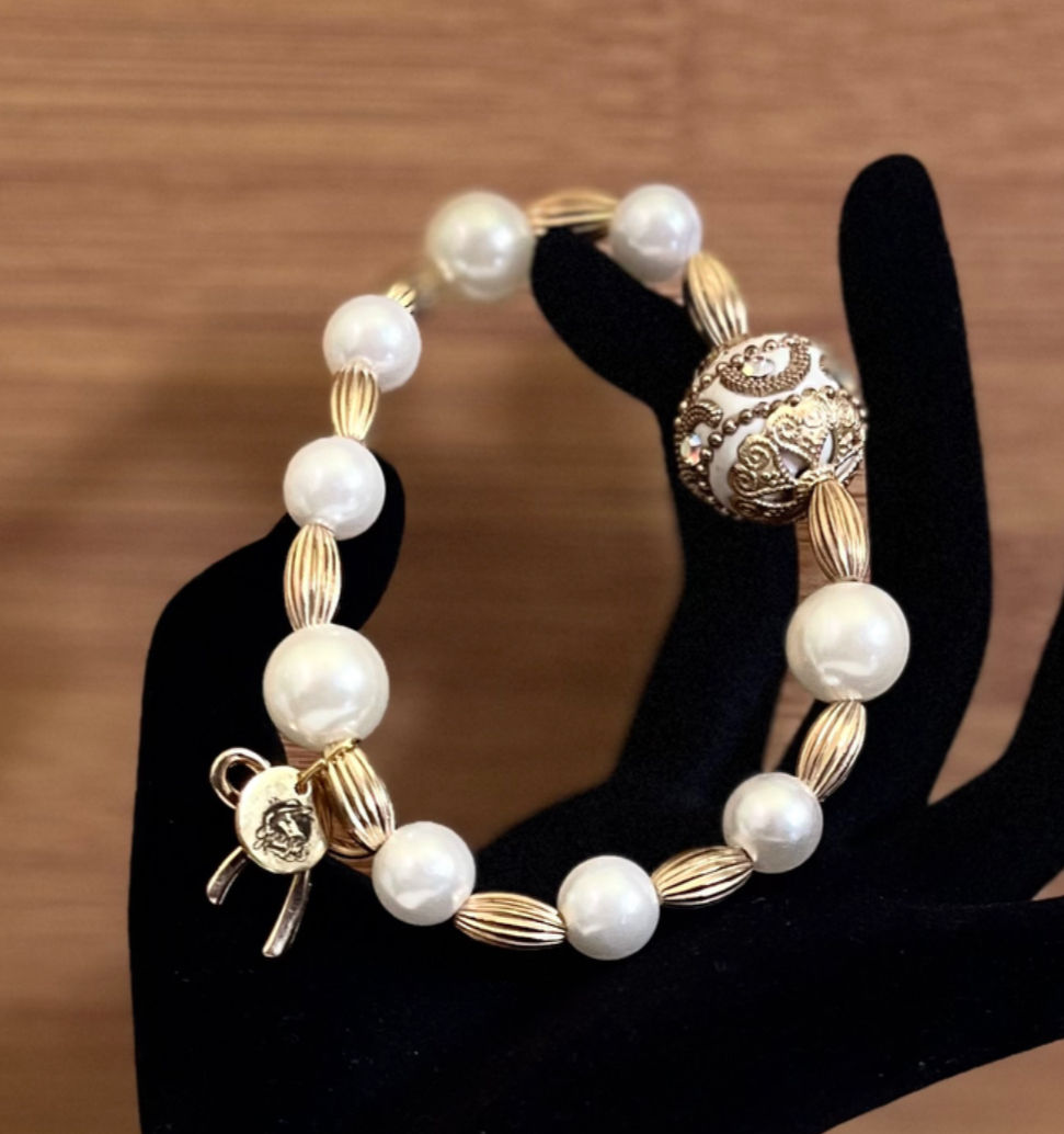 Thumbnail: Gold & White Beaded Bracelet