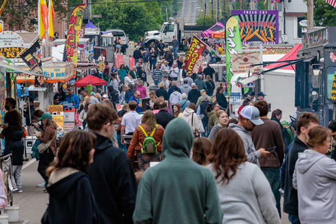 Packed vendor street at the Sugar Maple Festival in Bellbrook Ohio