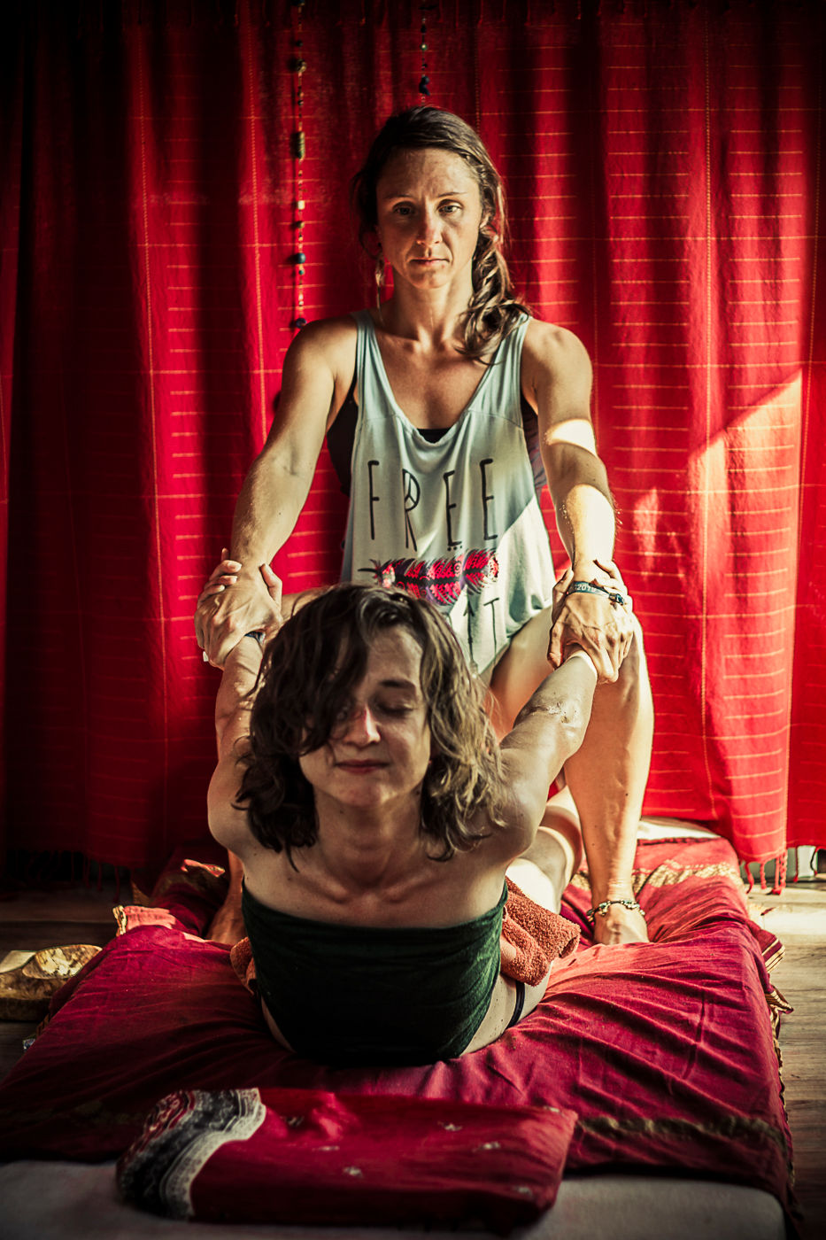 Estiramiento en Flexión hacia Atrás – Apertura de Pecho y Corazón