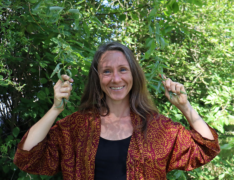 Julie Monseweyer, terapeuta ayurvédica en Jerez de la Frontera y Arcos, ofreciendo consultas, masajes y tratamientos naturales para bienestar integral