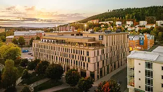 Clarion_Hotel_Sundsvall_-_exterior_-_facade_sun_setting__16_9.webp