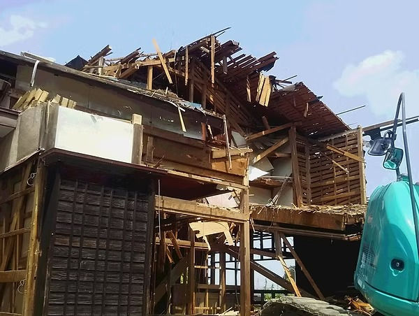 解体工事作業中