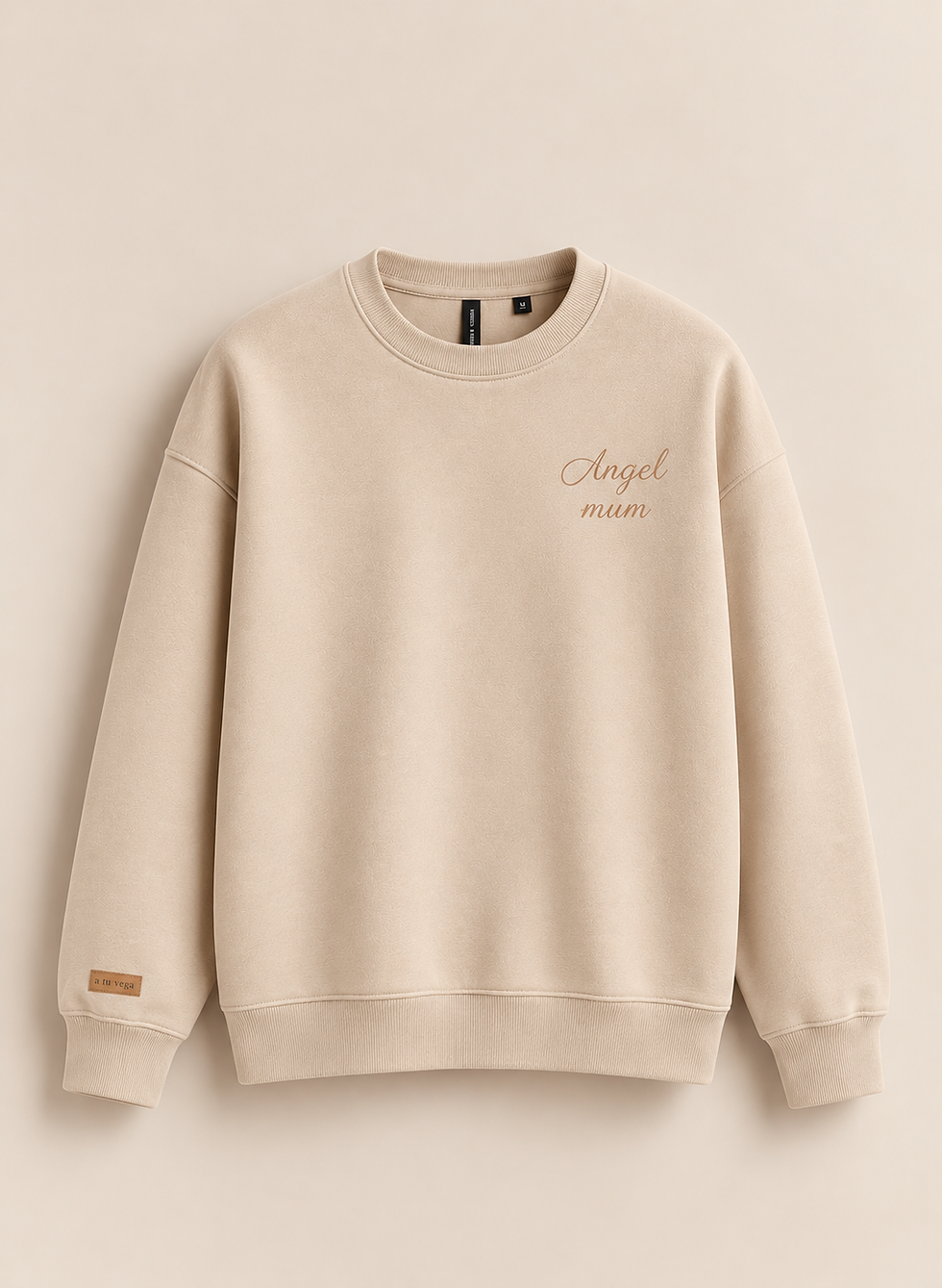 Sudadera beige con mensaje delicado.png