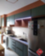 COZINHA DE APARTAMENTO COM ILUMINAÇÃO DE FITA DE LED