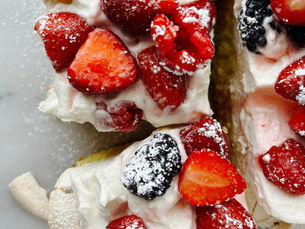Summer Fun: Berry Brita Cake