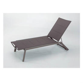Découvrez notre bain de soleil Sunset, conçu pour vous offrir un confort optimal tout en profitant du soleil. Grâce à sa structure en aluminium laqué et son revêtement en tissus en textilène matelassé mousse QD, vous pouvez vous détendre en toute sérénité et profiter d’un séchage rapide après la baignade. De plus, son design élégant et moderne ajoutera une touche de sophistication à votre terrasse ou votre jardin.

Le bain de soleil professionnel Sunset est facile à ranger grâce à sa conception pliable et empilable, ce qui permet de gagner de l’espace lorsqu’il n’est pas utilisé. De plus, ses multiples positions réglables vous permettent d’ajuster facilement la hauteur et l’angle de l’assise pour un confort optimal.