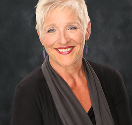 Holly Headshot.jpg