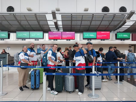 Grupo de jóvenes de la Delegación de la Pastoral Juvenil rumbo al Jubileo de los Jóvenes.