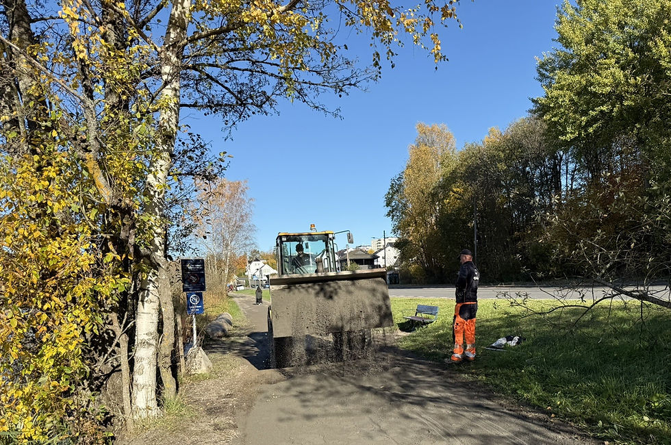 Grusing av turveien på østsiden av Østensjøvannet. Foto: Leif-Dan Birkemoe.