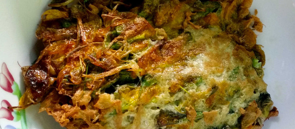 Omelette Sesbania Bispinosa ไข่เจียวดอกโสน