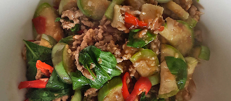 Sauté d'aubergines porc haché ผัดมะเขือ