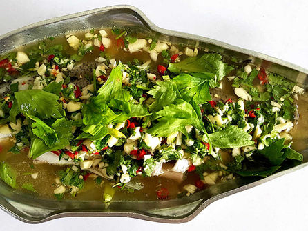 Poisson barramundi cuisson vapeur sauce relevée et citronnée ปลากะพงนึ่งมะนาว
