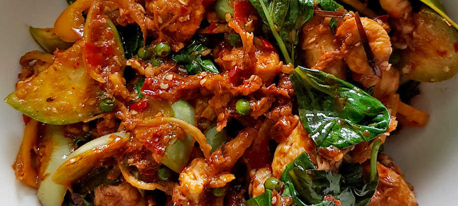 Sauté épicé au poulet ไก่ผัดเผ็ด