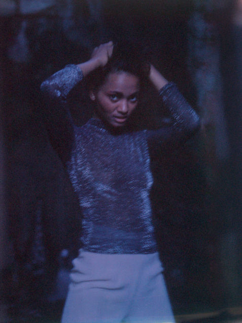 Portrait éditorial argentique, magazine de mode en mouvement