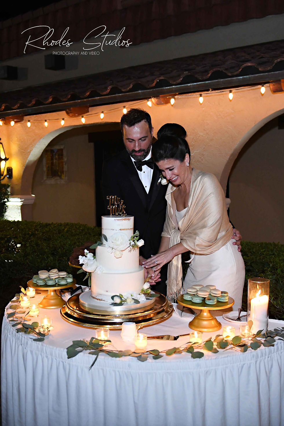 It's time to cut the wedding cake! The couple kept a classy has the celebratory moment was watched by all the guests.