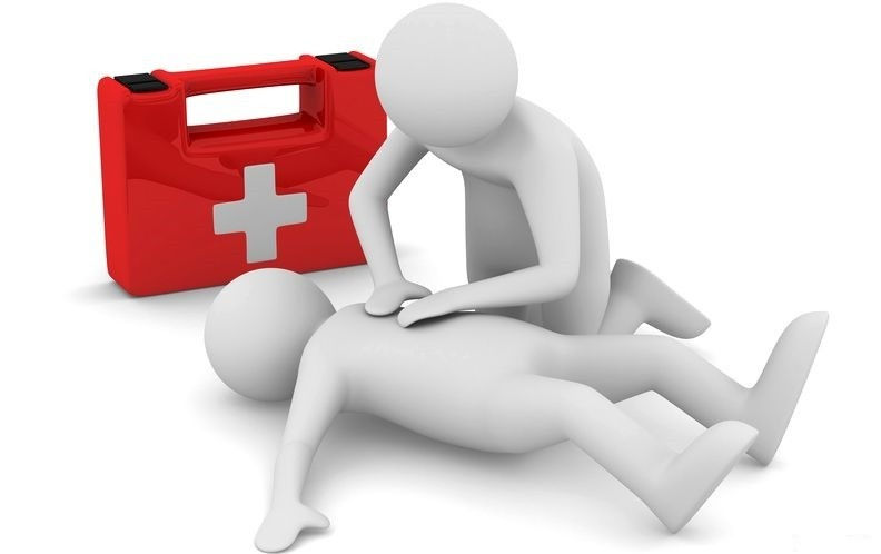 Перша домедична допомога: травми, кровотечі