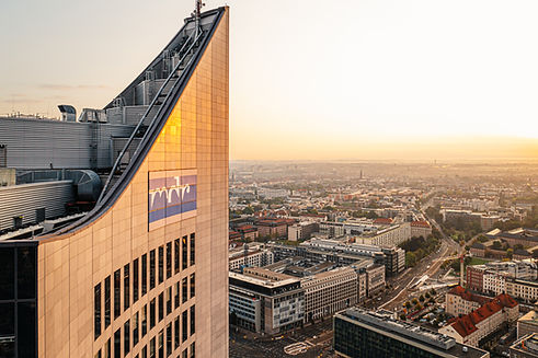 City-Hochhaus mit MDR Logo.jpg