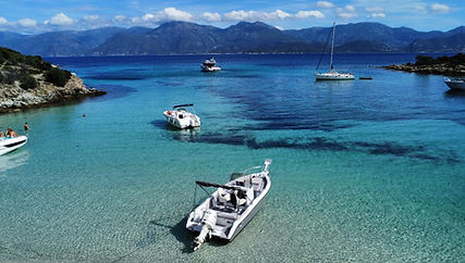 Séjours en hébergements de vacances autour de Santa-Lucia-di-Moriani en Corse