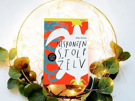 Recenzija: Neskončen stolp želv