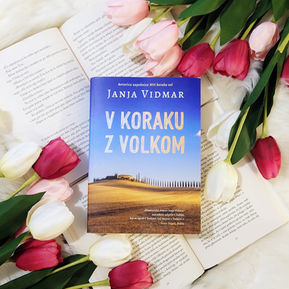 Recenzija: V koraku z volkom