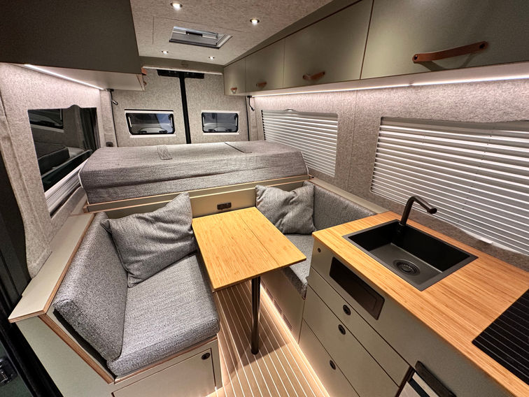 VIKIVAN MAN TGE 4Motion Horizon Campervan Innenraum