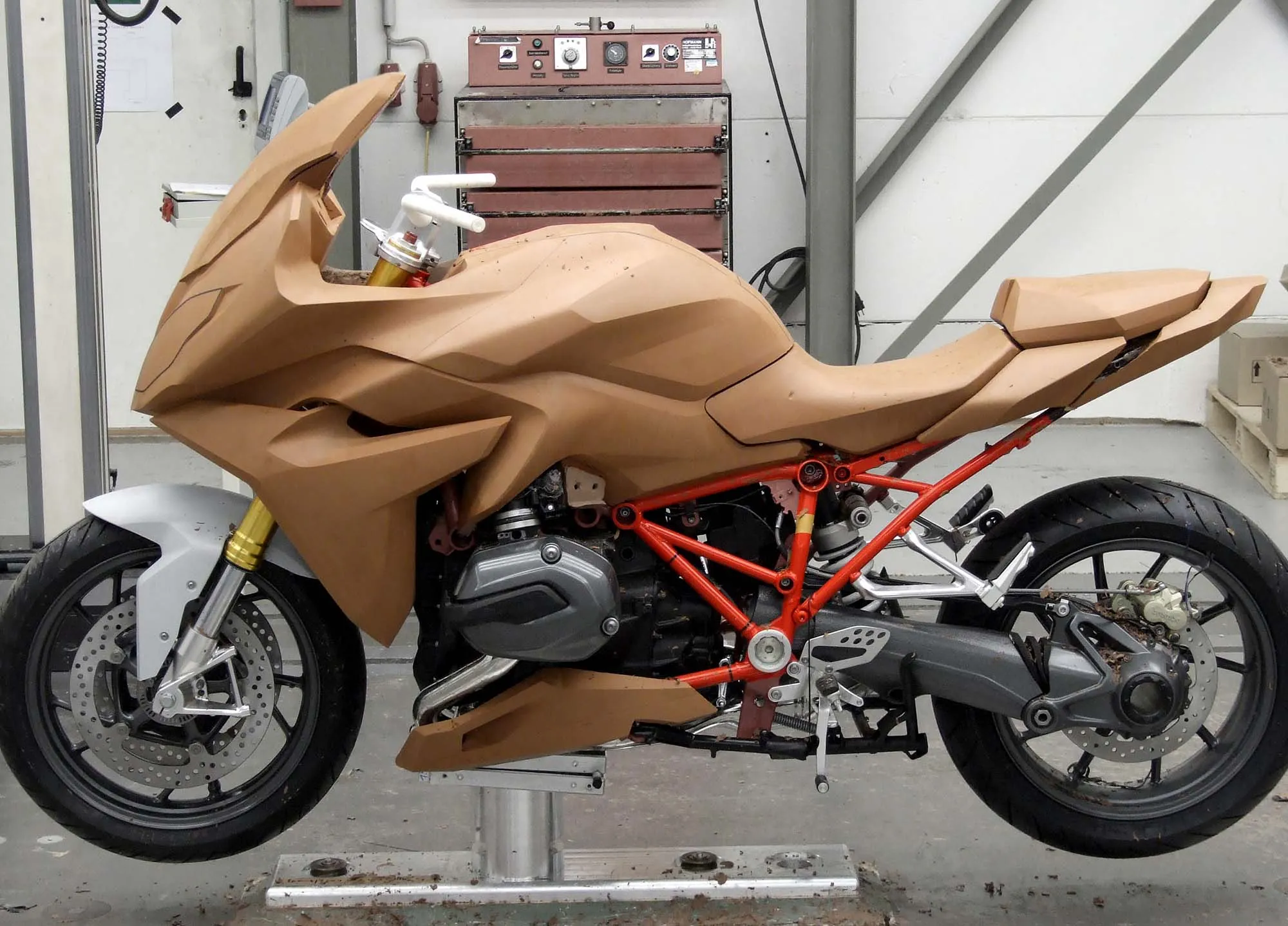 2015-BMW-R1200RS-desgin-01 (1).webp