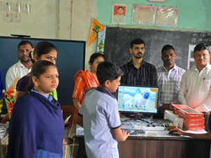 स्मिताताई खोत यांचे अनोखे अभिष्टचिंतन, जिल्हा परिषद शाळेला पाच संगणक संच दिले भेट