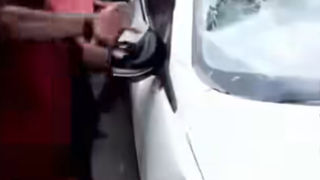 छाप्यासाठी आलेल्या ईडी अधिकार्यांची गाडी फोडली, केरळममध्ये राडा