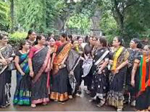 राहुल गांधी नाशिक दौर्यावर, भाजप महिला आघाडीचा विरोध जिल्हाधिकारी कार्यालयासमोर भाजचे आंदोलन