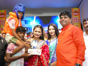 उमरखाडीत कलाकारांनीही लुटली चोर गोविंदाची मजा