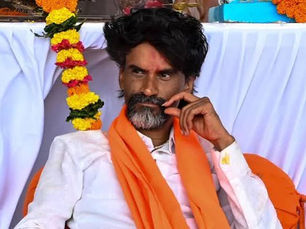 मुंबई आंदोलनासाठी परवानगी नाकारली; जरांगे पाटील आंदोलनावर ठाम, उपचार, पाणी सोडले