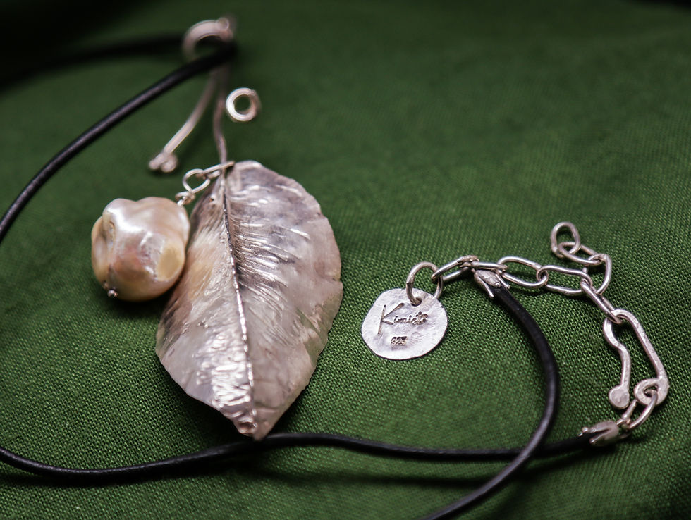 Thumbnail: Pearl & Leaf Necklace