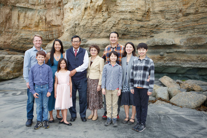 Extended-family-posing-for-photo-Del-Mar-Dog-Beach