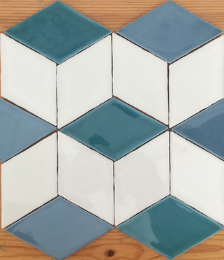 אריחי מעוין בלבן טורקיז וכחול לחיפוי קירות מטבח ואמבטיה